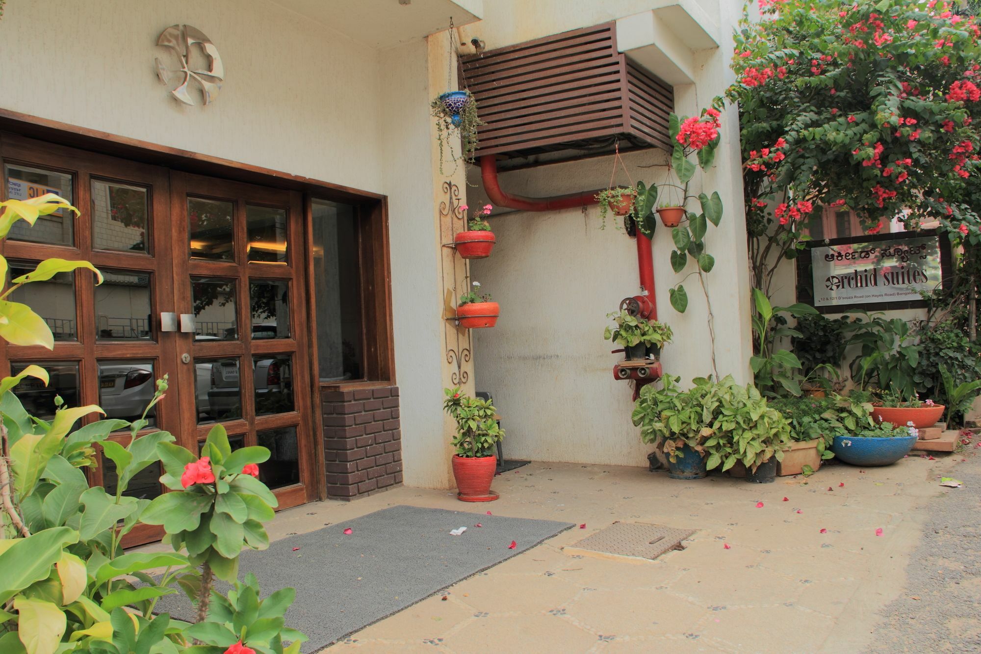 Orchid Suites - A Boutique Hotel Bangalore Off Residency Road Exteriör bild
